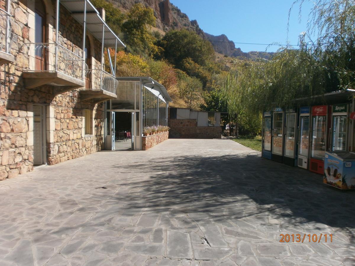 Noravank'S Hotel Areni ภายนอก รูปภาพ