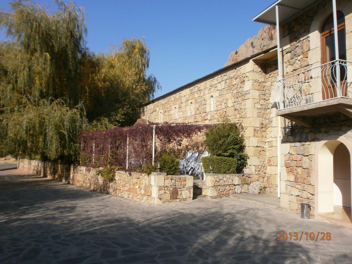 Noravank'S Hotel Areni ภายนอก รูปภาพ